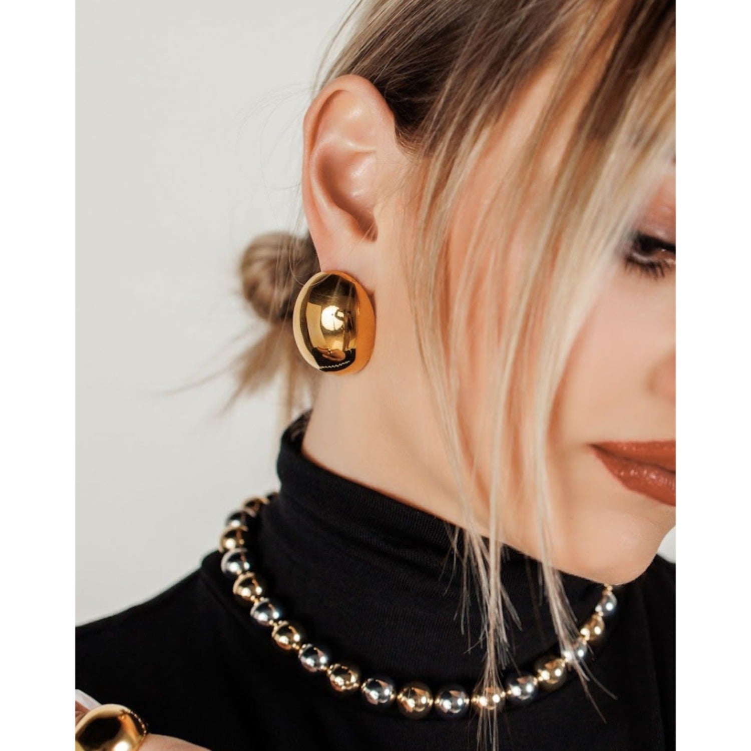 Leigh Wide Dome Earrings - Gold