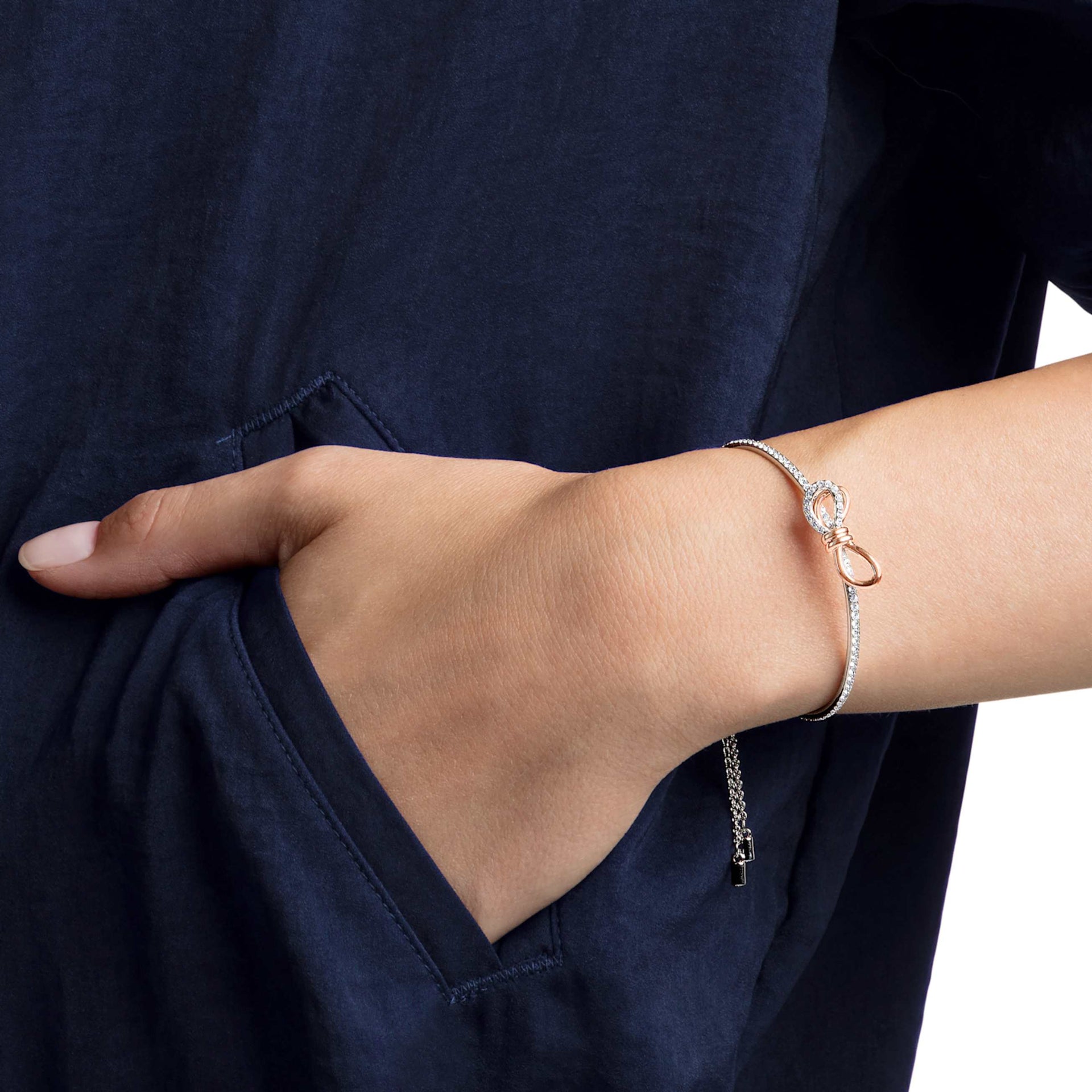 LIFELONG BOW BANGLE BOW WHITE MIXED METAL FINISH