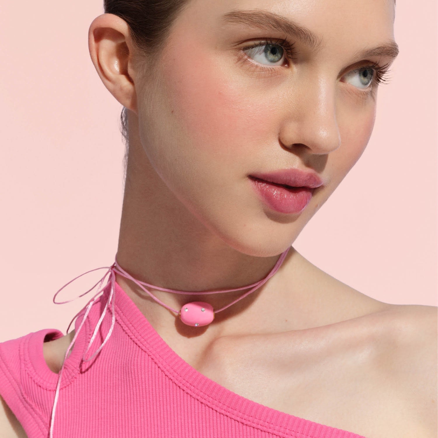 Lily Tie Necklace In Jet Taffy