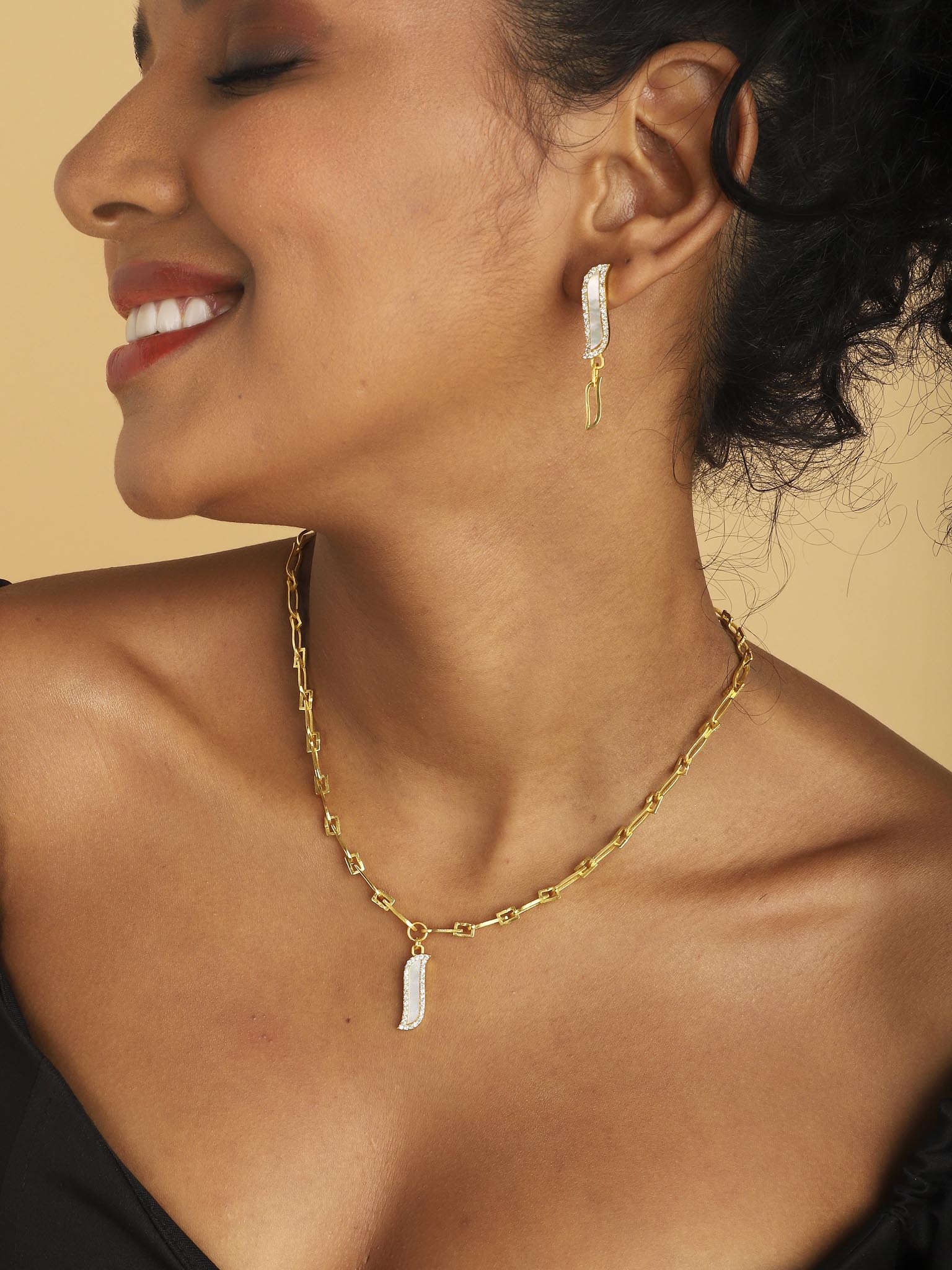 Paper Link Necklace Mother Of Pearl Wave Symphony
