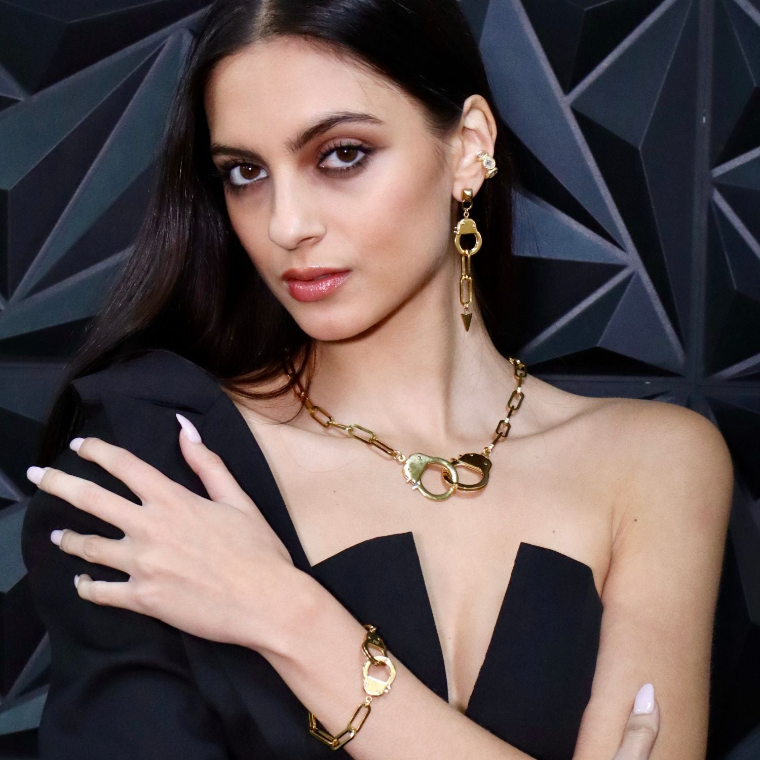 Love Bond Handcuff Single Earring Yellow Gold