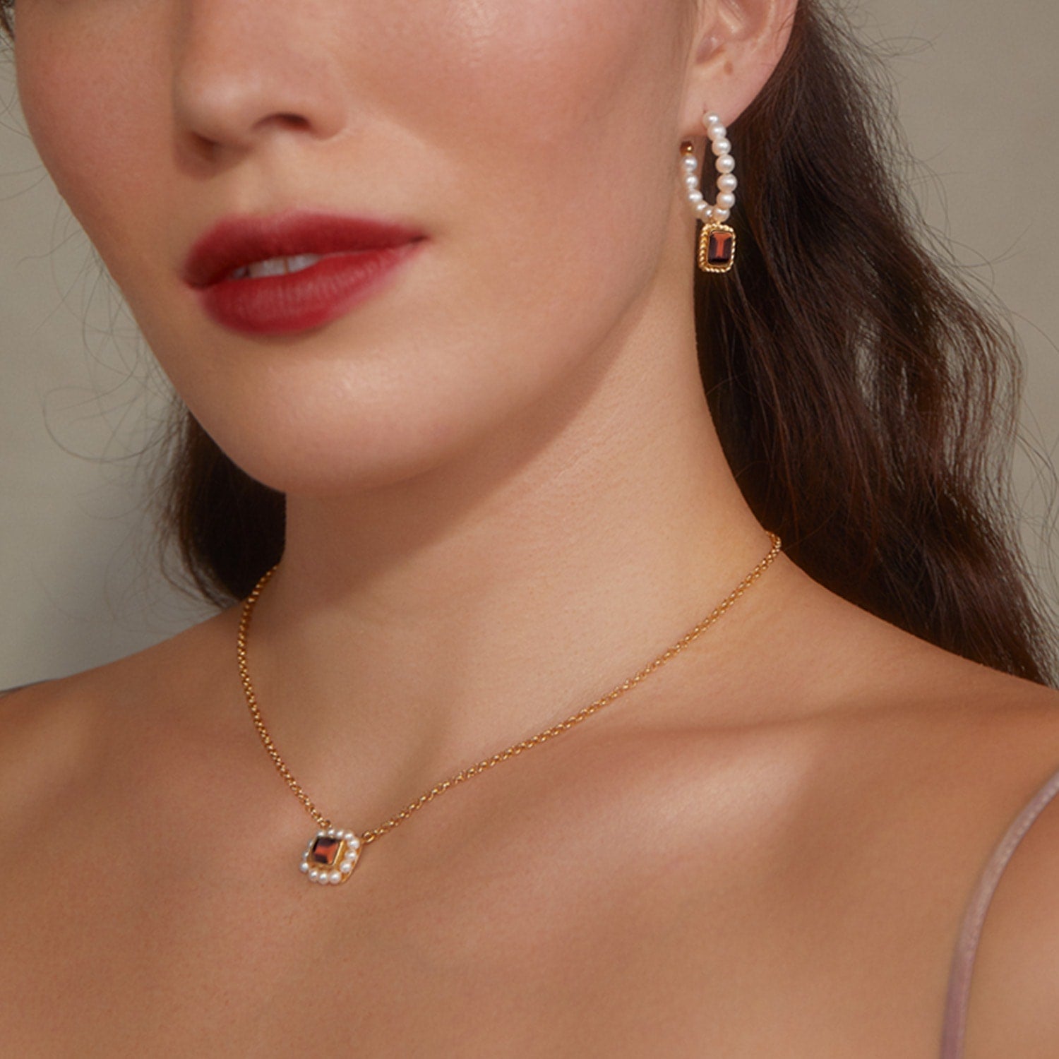 Luccichio Garnet And Pearl Necklace