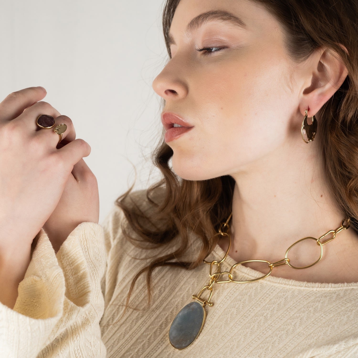 Luxe Oval Labradorite Pendant Chain Necklace
