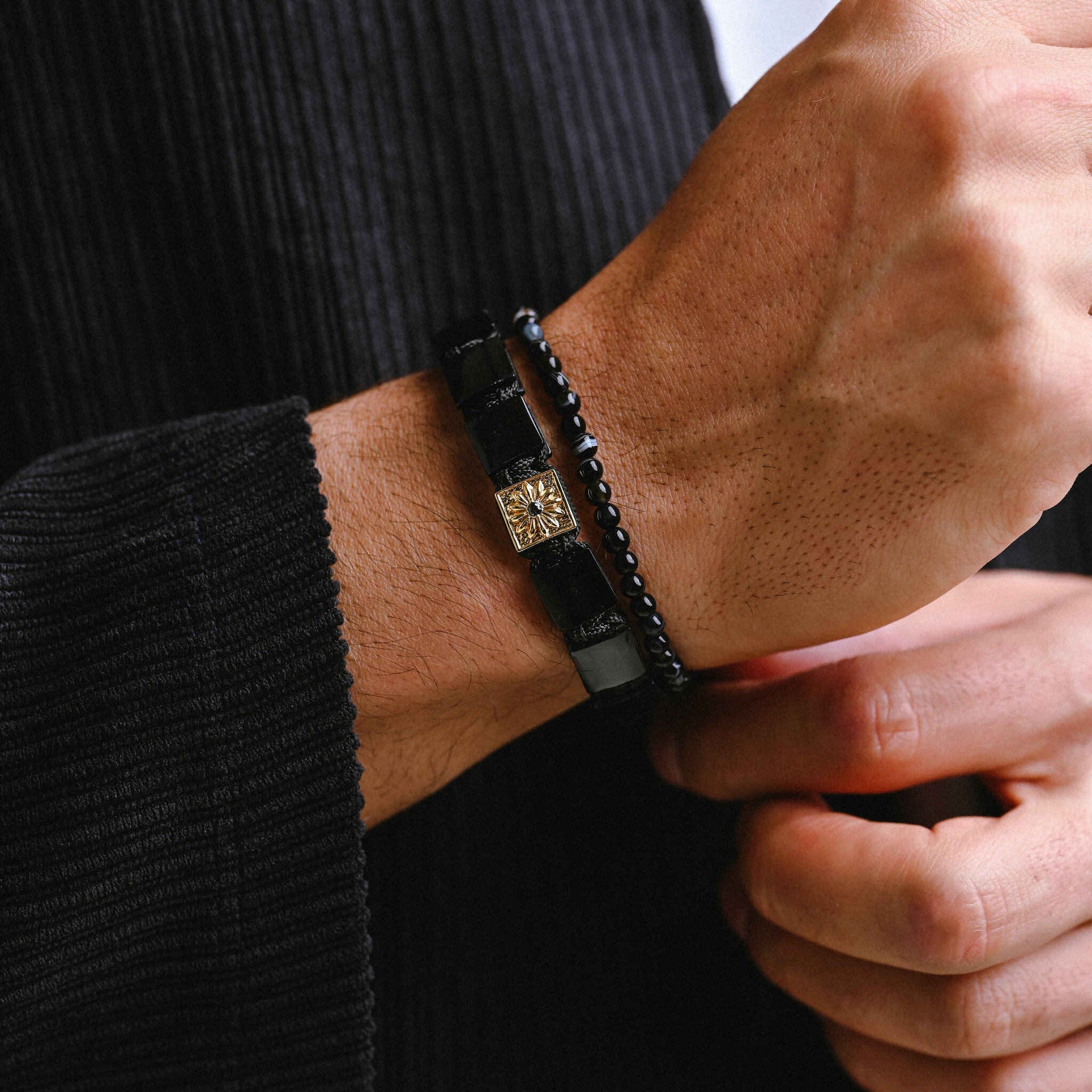 Macrame Bracelet In Gold With Onyx