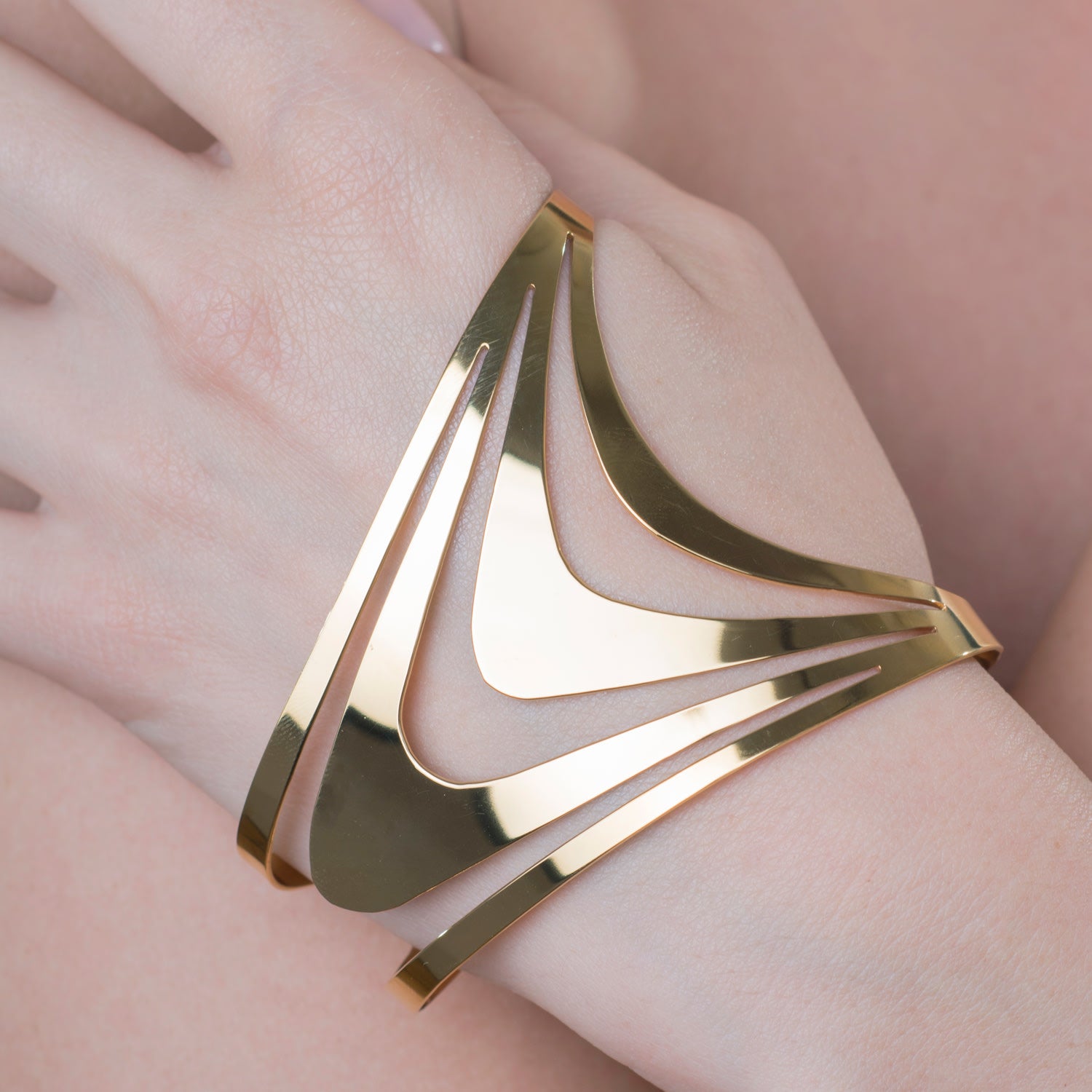 Magma Palm Cuff – High Polish – Gold-Plated – Left