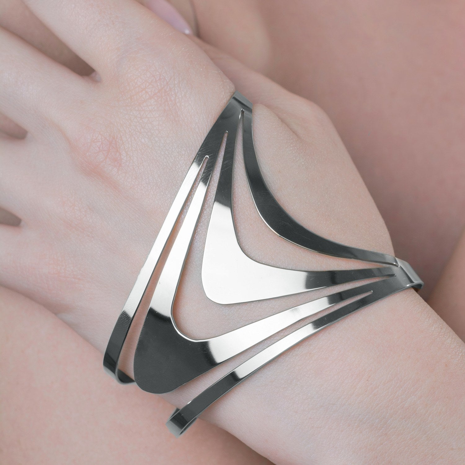 Magma Palm Cuff – High Polish – Left