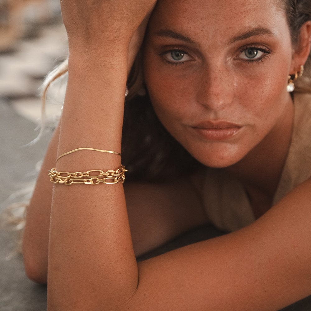 magnus-chunky-chain-bracelet-18ct-gold-plated-daisy-london