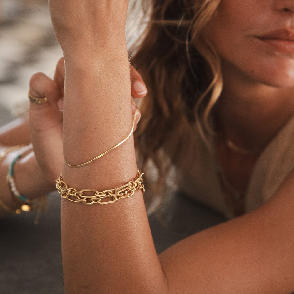 magnus-chunky-chain-bracelet-18ct-gold-plated-daisy-london