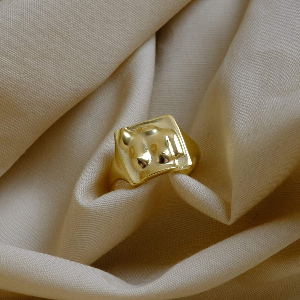 maia-ring-18ct-gold-plated-sterling-silver-daisy-london