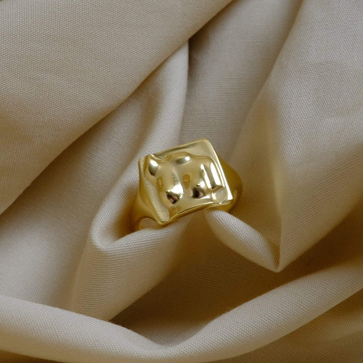 maia-ring-18ct-gold-plated-sterling-silver-daisy-london