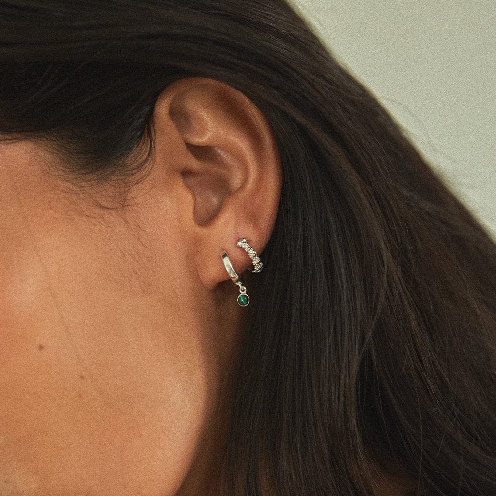 malachite-healing-huggie-hoop-earrings-sterling-silver-18ct-gold-plated-daisy-london