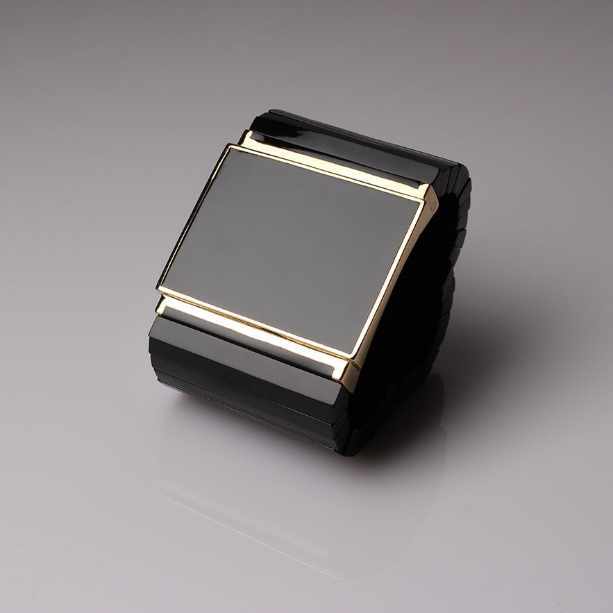 Black Manchette One – Sculptural Cuff Unisex