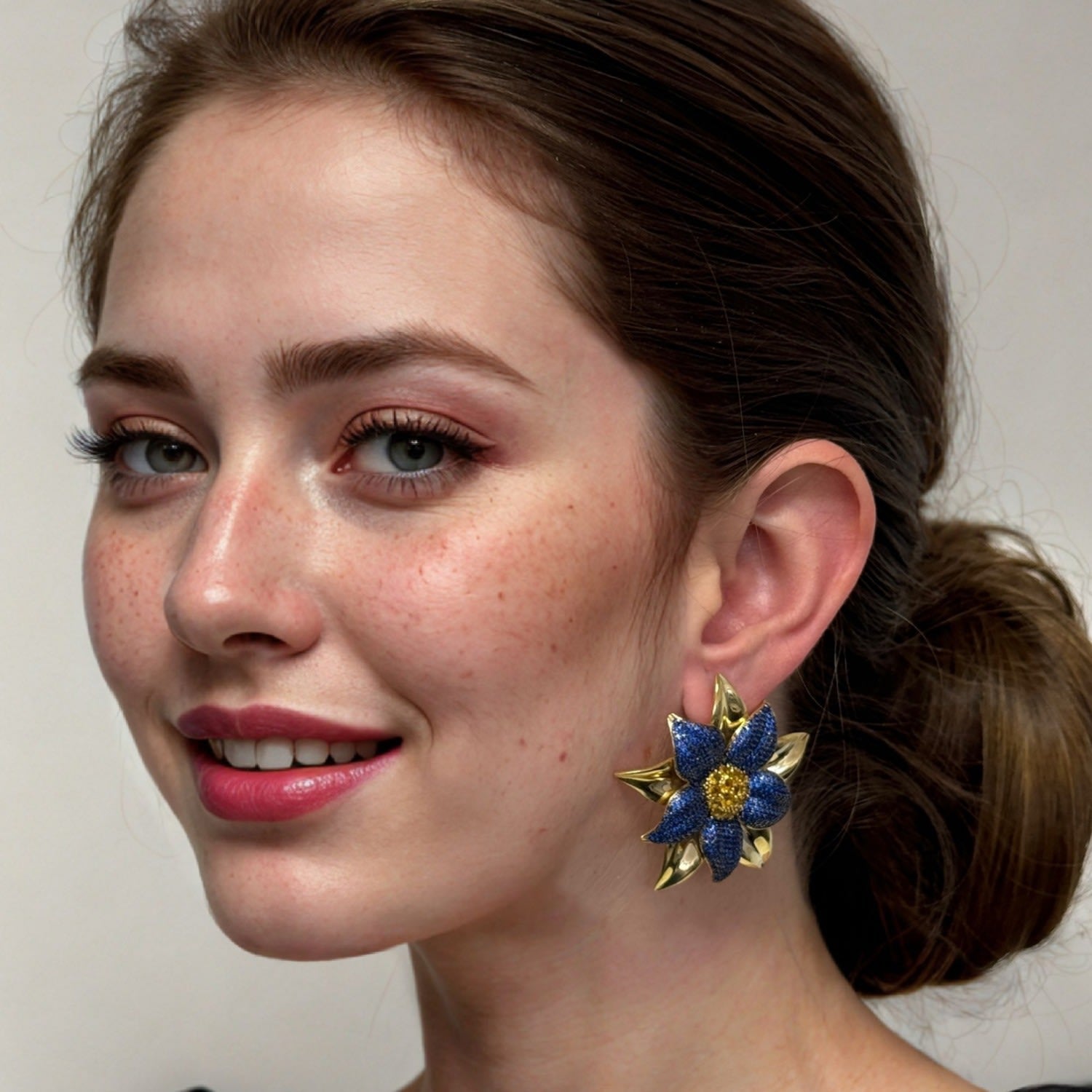 Marguerite Daisy Flower Large Stud Earrings Sapphire Gold
