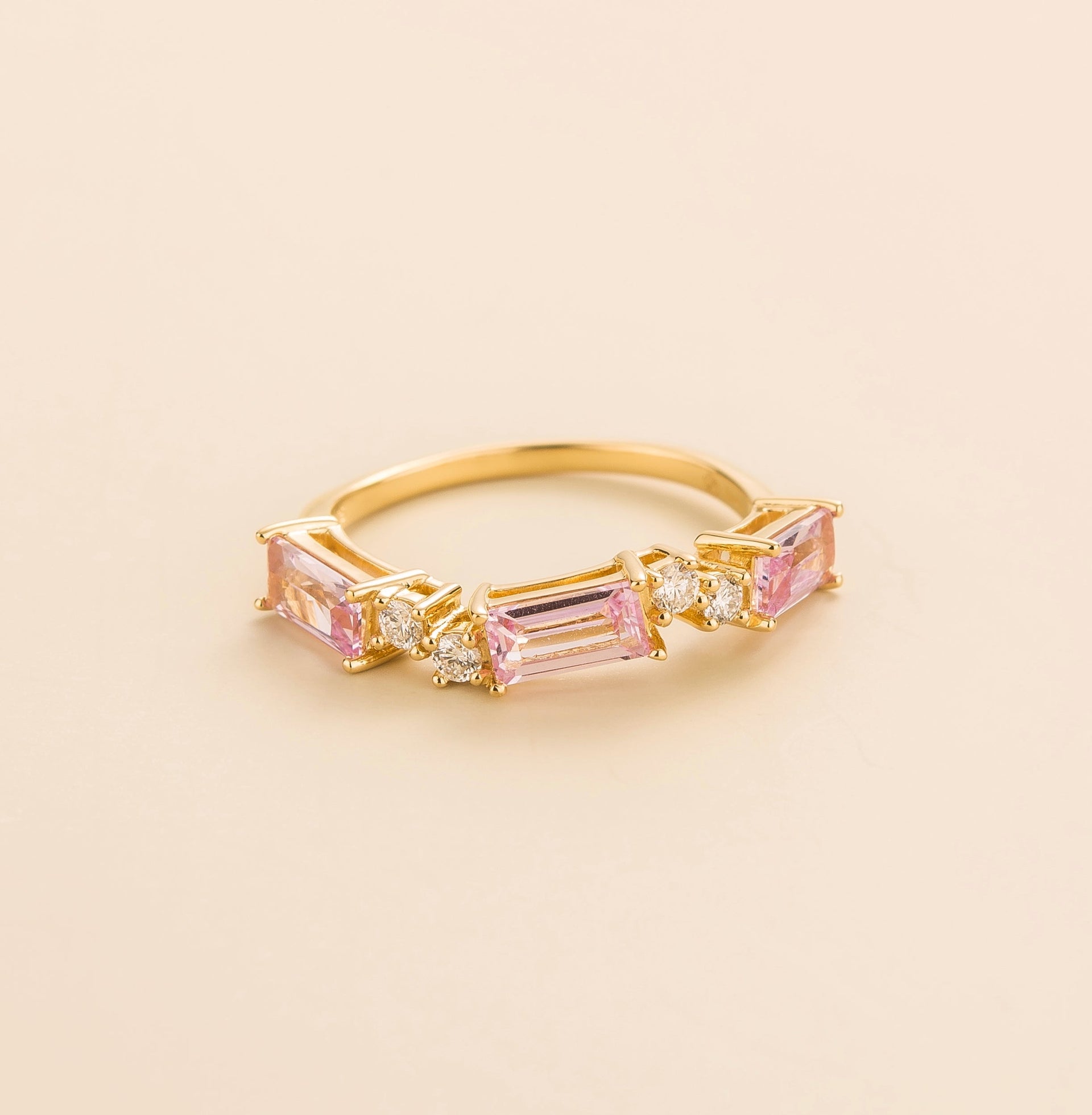 Forma Ring In Pink Sapphire & Diamond Set In Yellow Gold