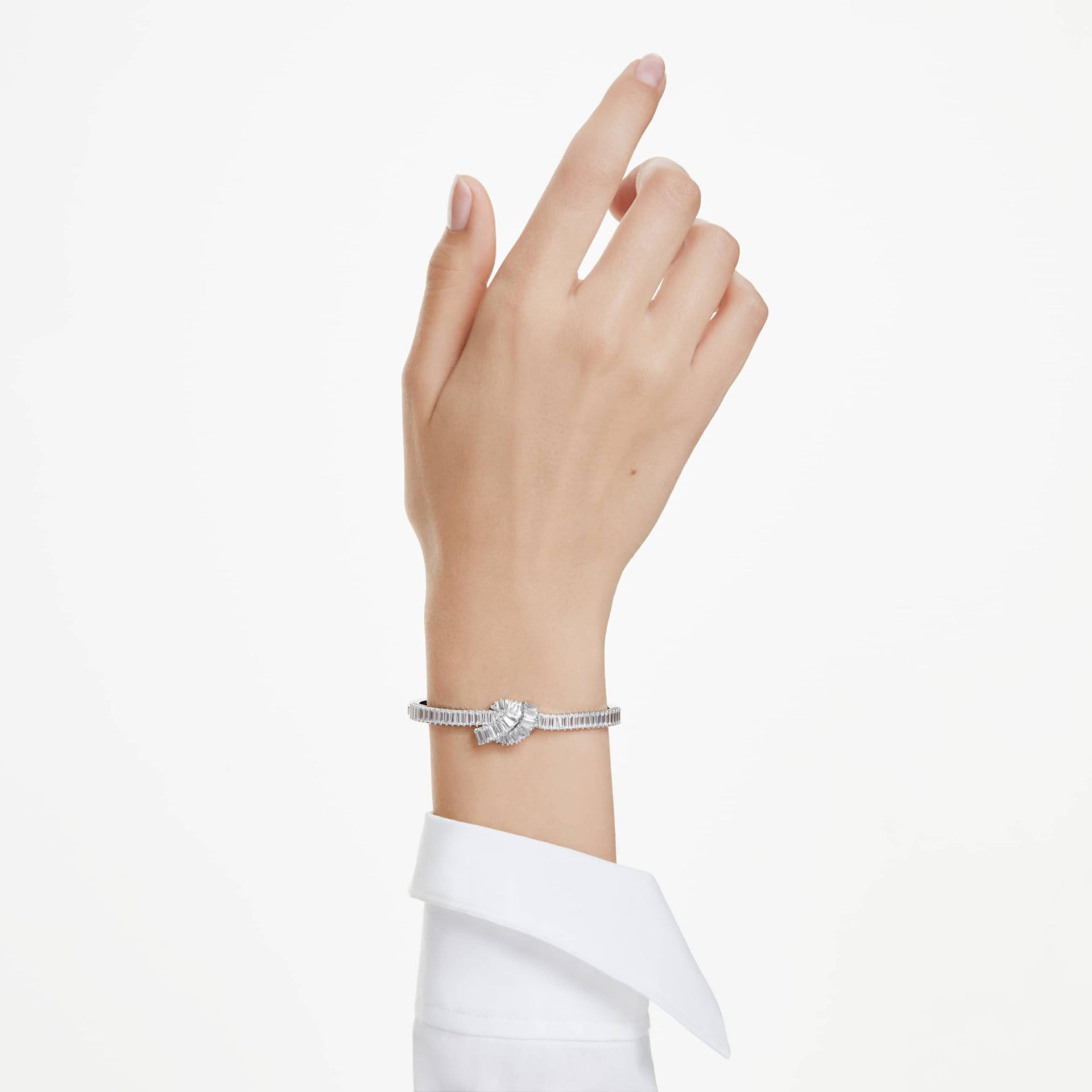 MATRIX BANGLE BAGUETTE CUT KNOT WHITE RHODIUM PLATED