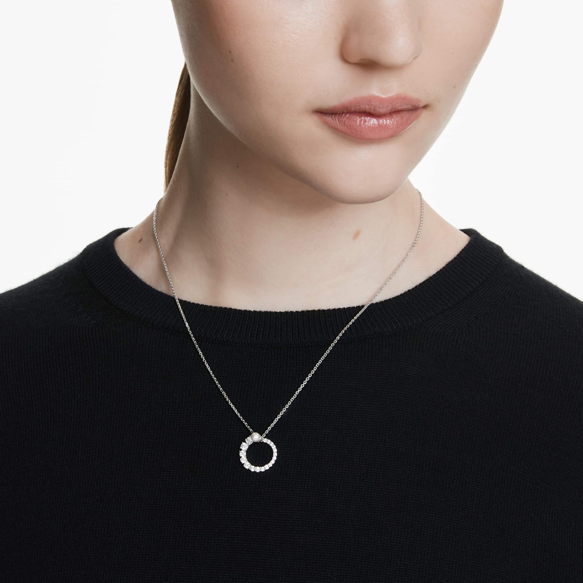 MATRIX PENDANT CRYSTAL PEARL ROUND CUT WHITE RHODIUM PLATED