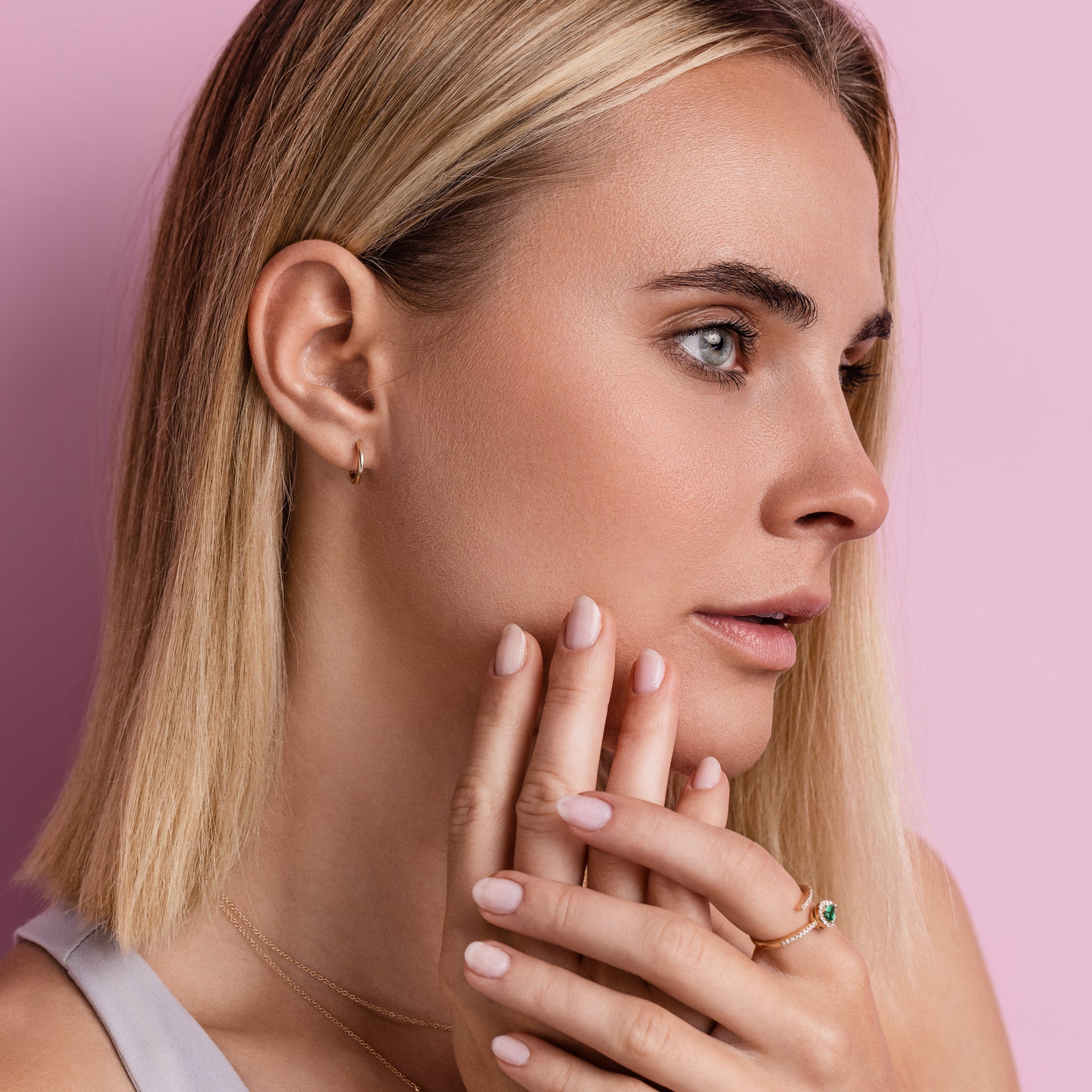 Medium Hinged Hoop Huggies