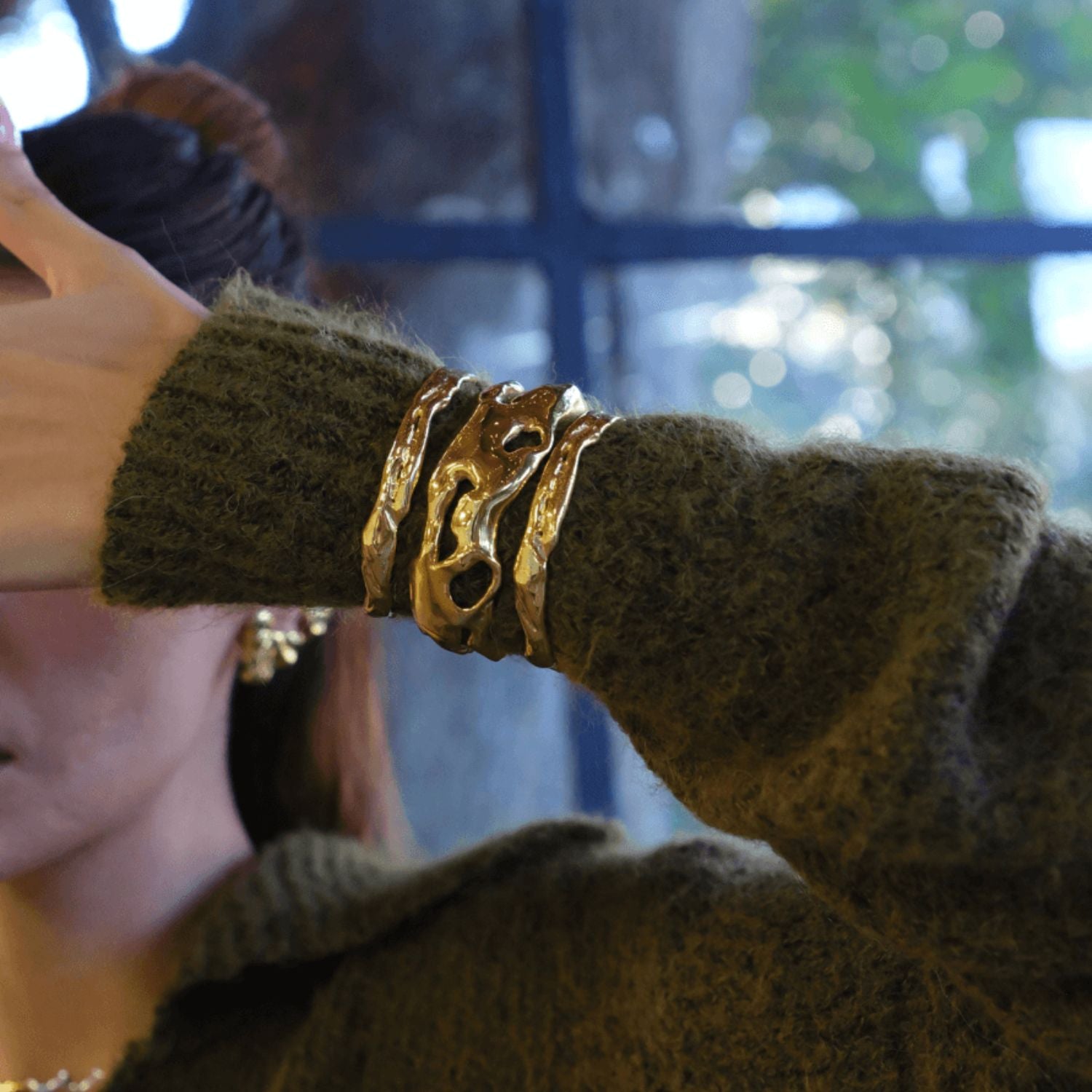 Medusa Amorf Thin Cuff Bracelet Gold