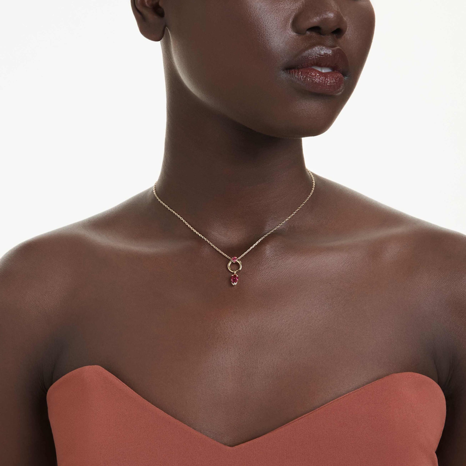 MESMERA PENDANT MIXED CUTS RED GOLD TONE PLATED