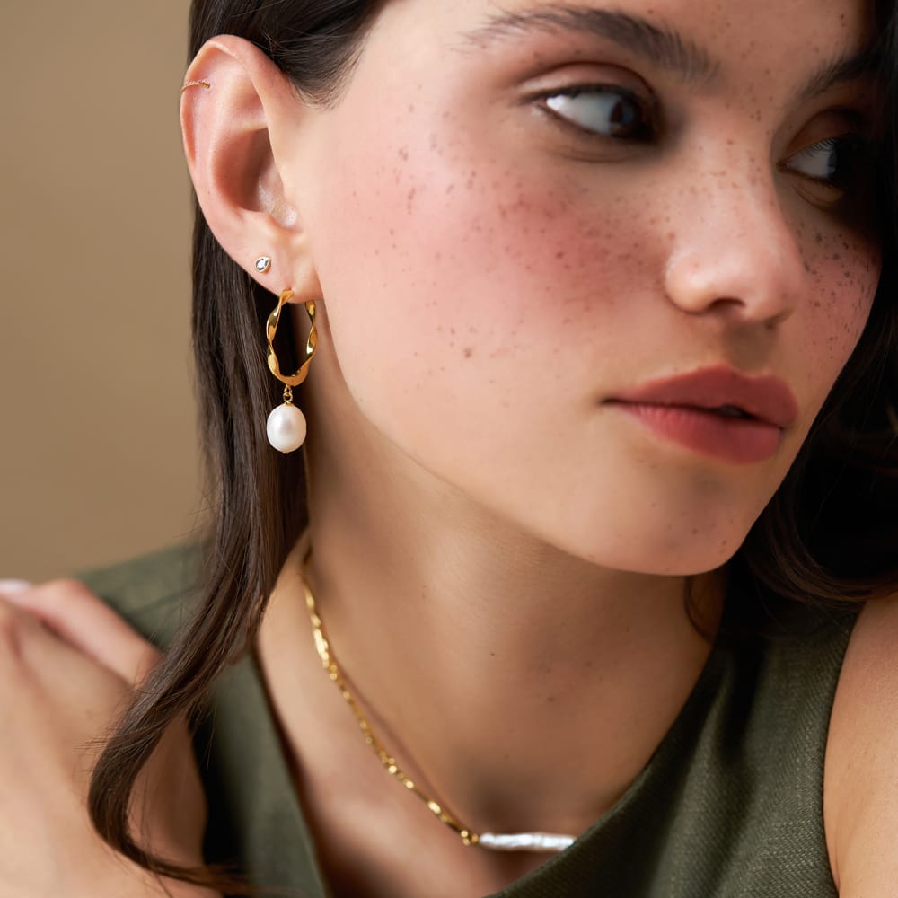 Ribbon & Pearl Mid-Size Hoop Earrings