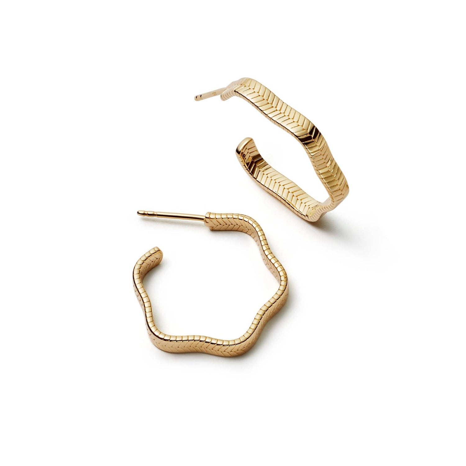 midi-wavy-snake-hoop-earrings-18ct-gold-plated-daisy-london