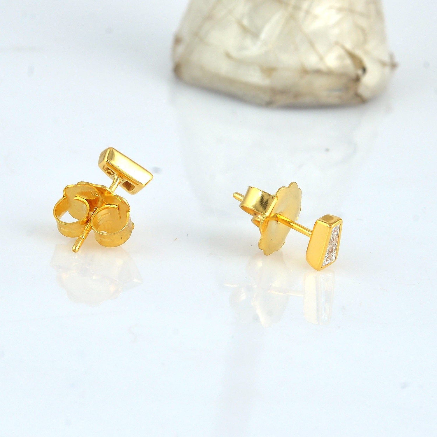 Minimalist Tapered Diamond Stud Earrings In Yellow Gold