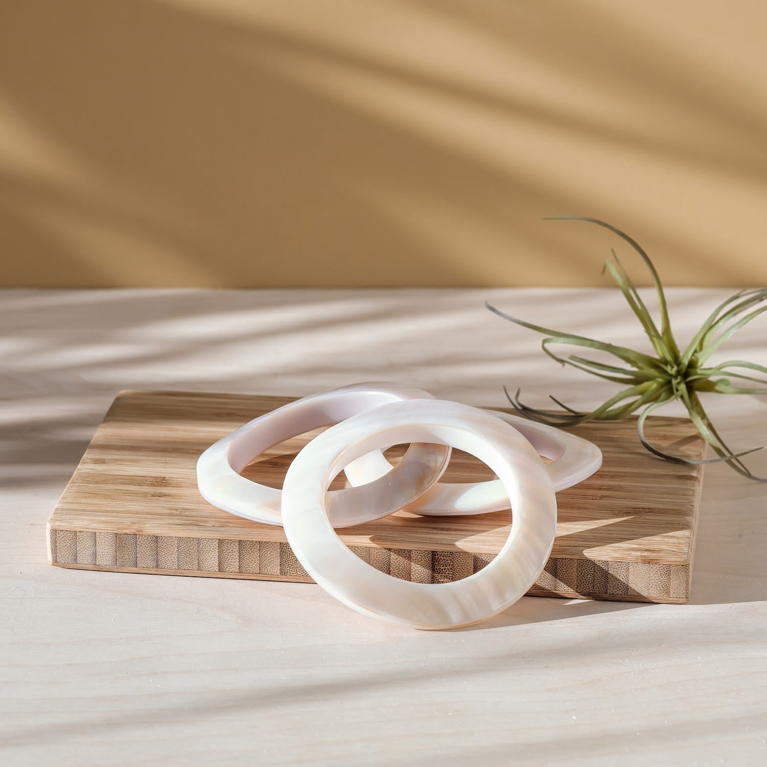 Mother-Of-Pearl Bangle Pearl White