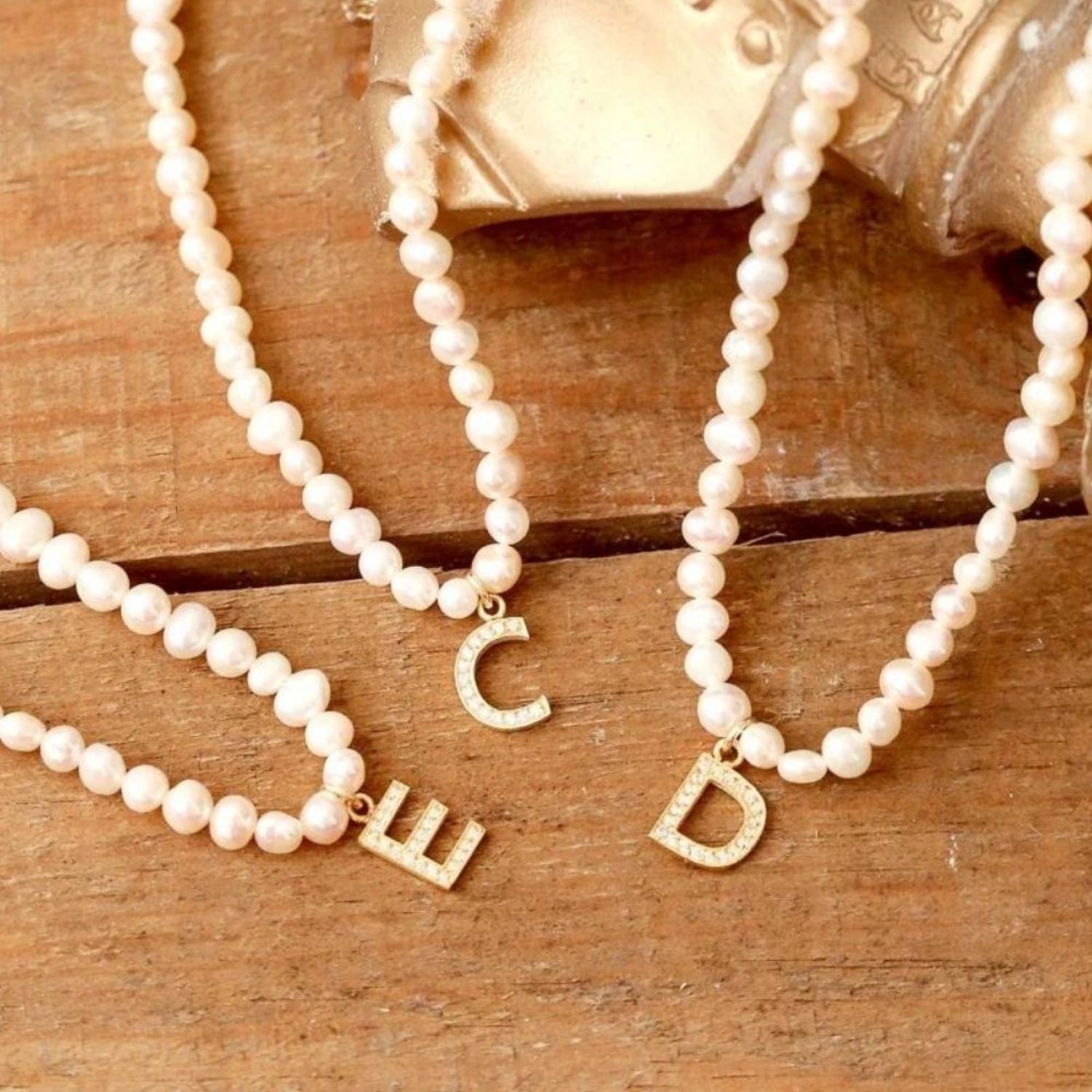 Mono Letter Pearl Necklace H