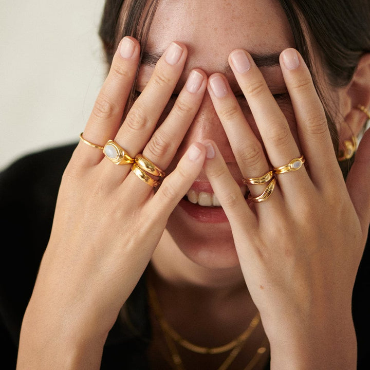 moonstone-bold-ring-18ct-gold-plated-daisy-london