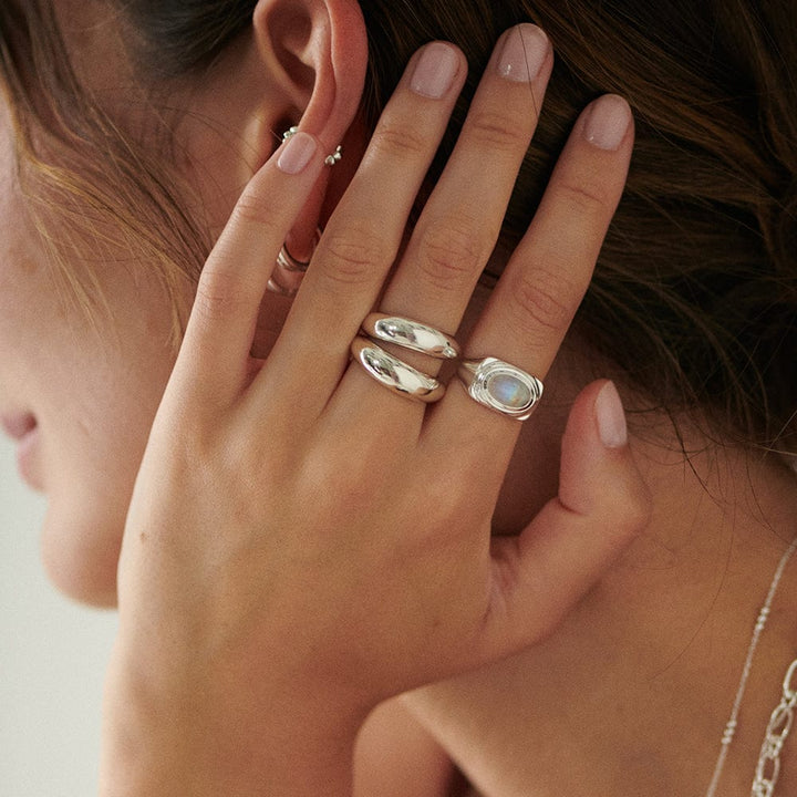 moonstone-bold-ring-sterling-silver-daisy-london