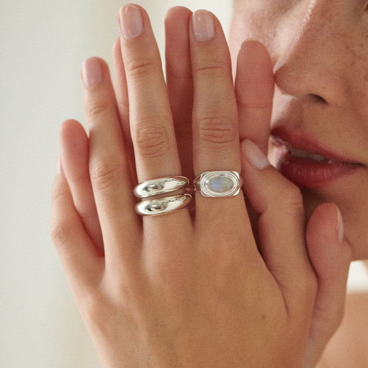 moonstone-bold-ring-sterling-silver-daisy-london