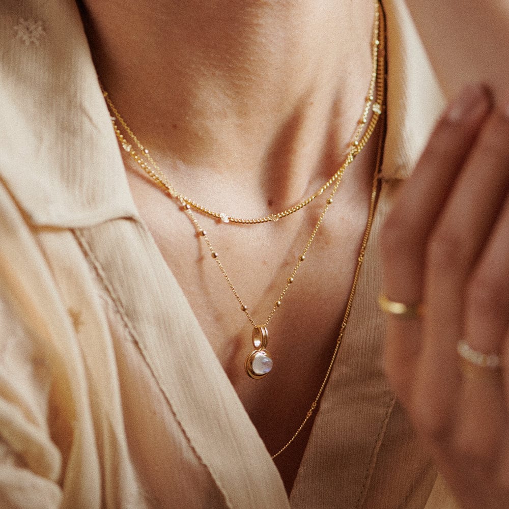 moonstone-pendant-necklace-18ct-gold-plated-daisy-london