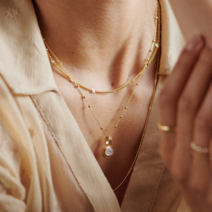 moonstone-pendant-necklace-18ct-gold-plated-daisy-london