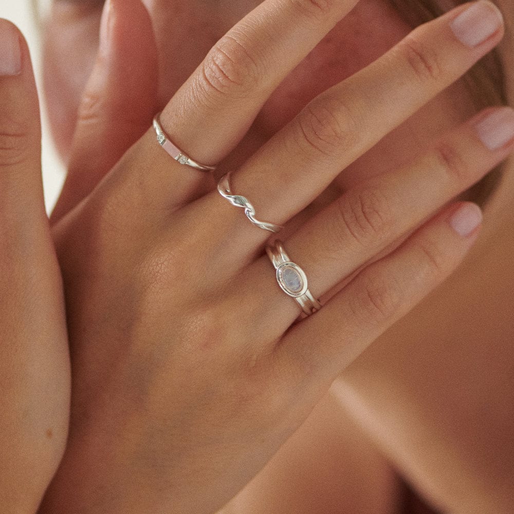 moonstone-ring-sterling-silver-daisy-london
