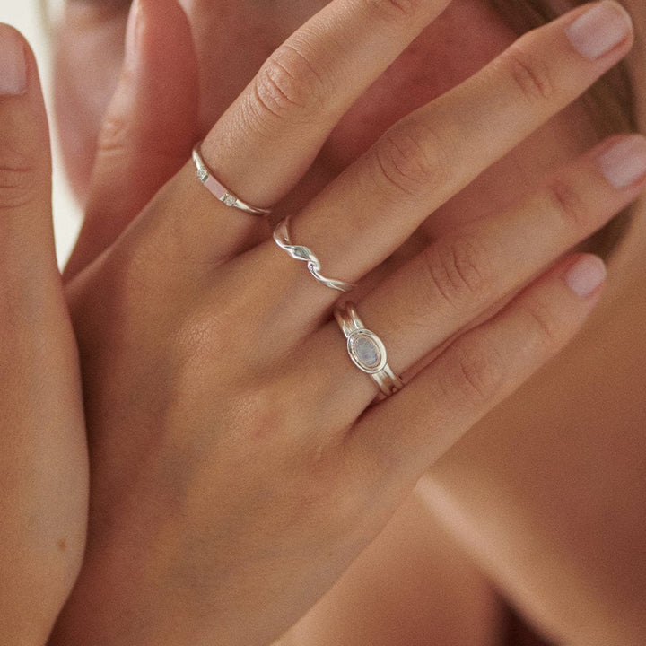 moonstone-ring-sterling-silver-daisy-london