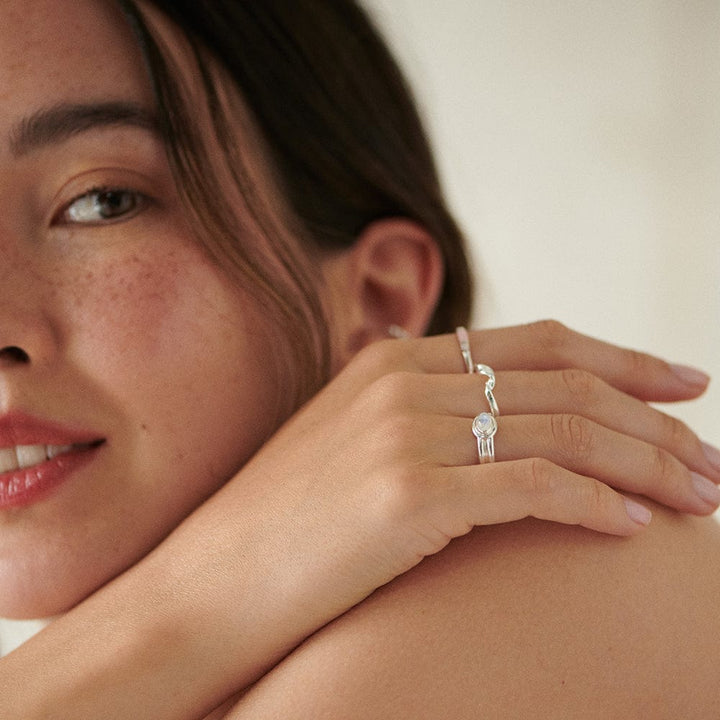 moonstone-ring-sterling-silver-daisy-london