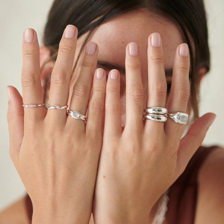 moonstone-ring-sterling-silver-daisy-london