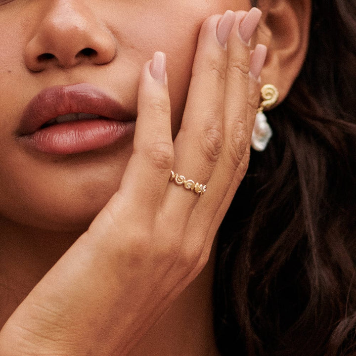 multi-shell-wrap-ring-18ct-gold-plated-daisy-london