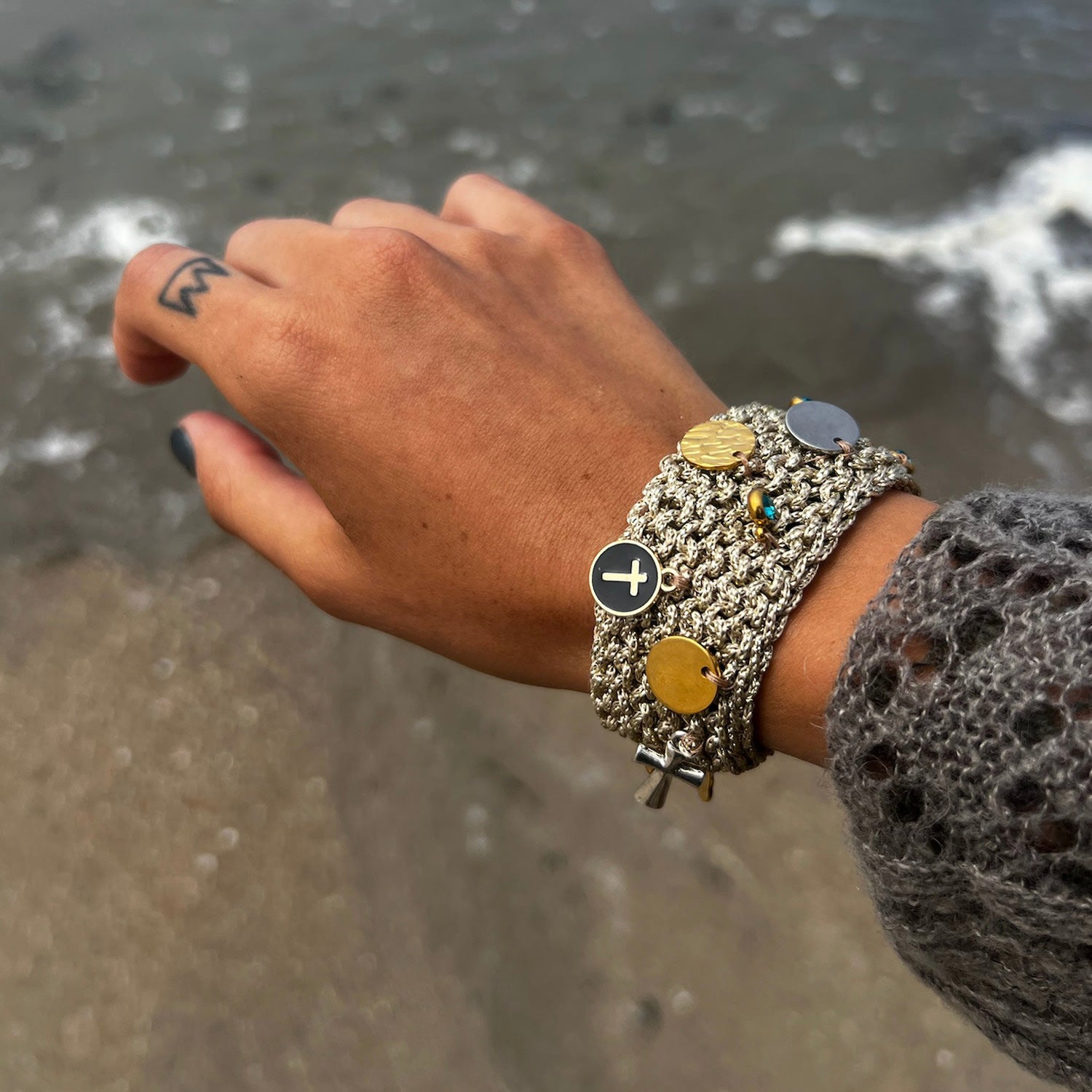 Narrow Sand Bracelet | Hand Knitted | Gold