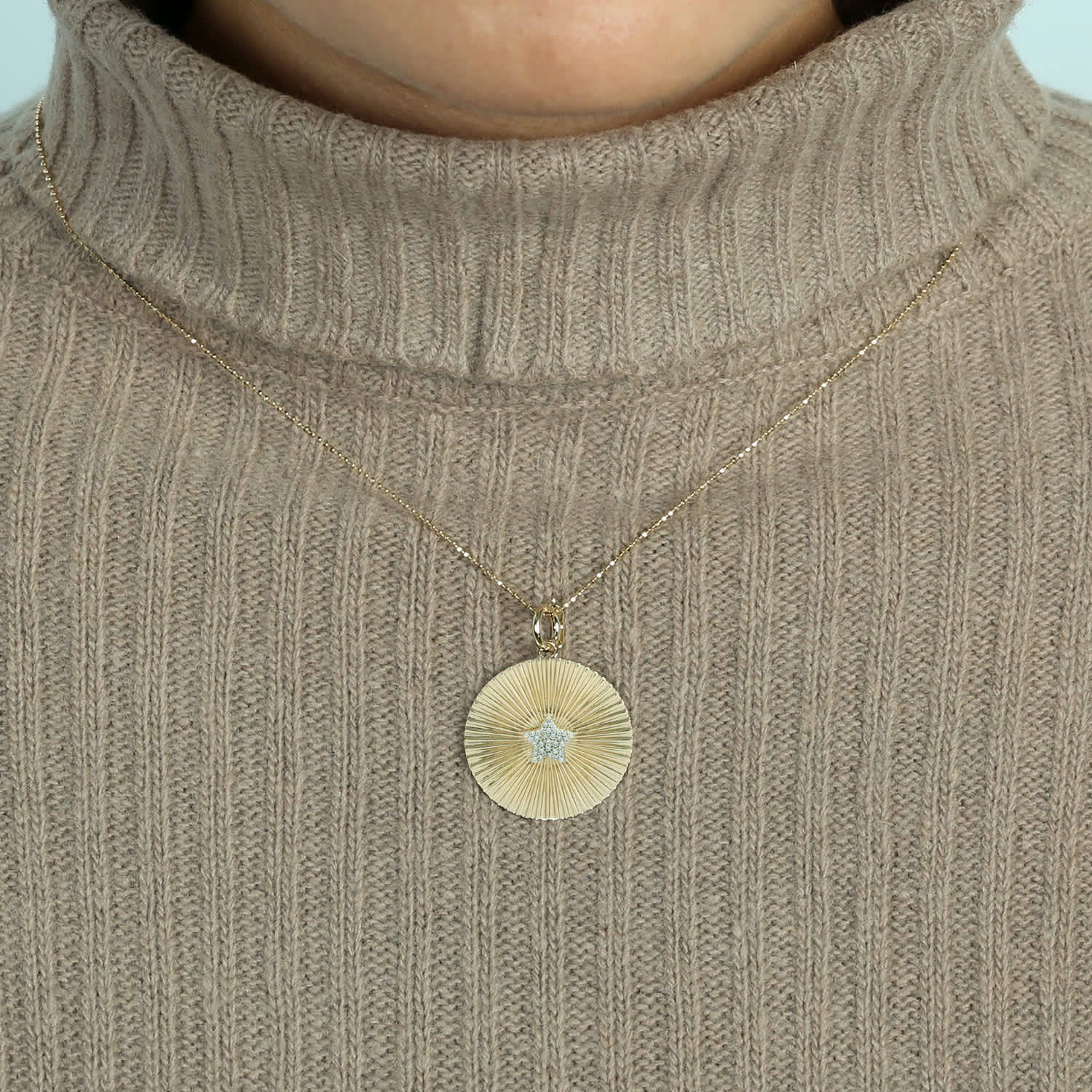 Diamond Starburst Medallion Pendant In 18K Yellow Gold