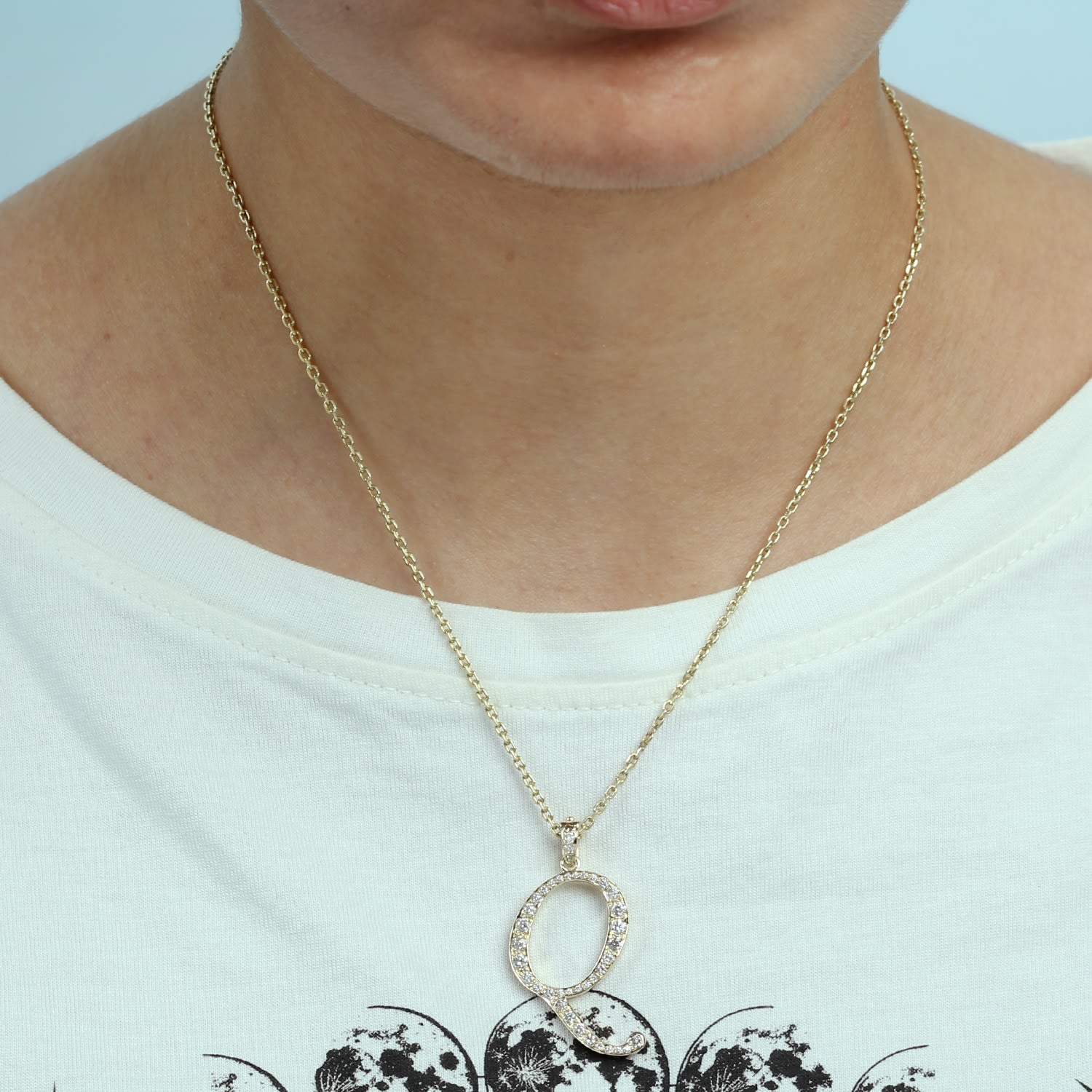Natural Diamond "Q" Initial Alphabet Pendant In Yellow Gold