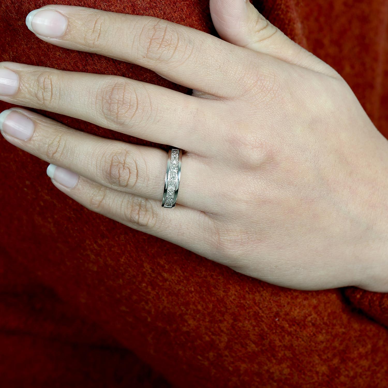 Natural Princess Cut Diamond Band Ring In 18K White Gold