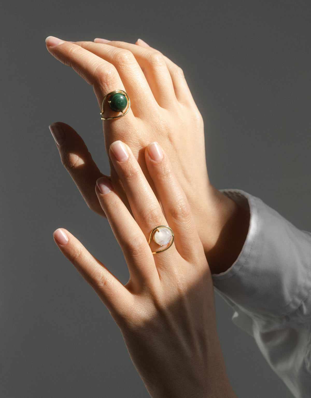 NEON RING MOONSTONE
