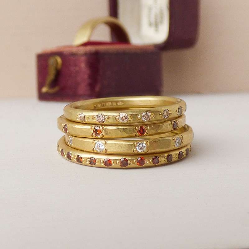 Daisy — CanadaMark Diamond Wedding Band in 18ct Fairmined Gold