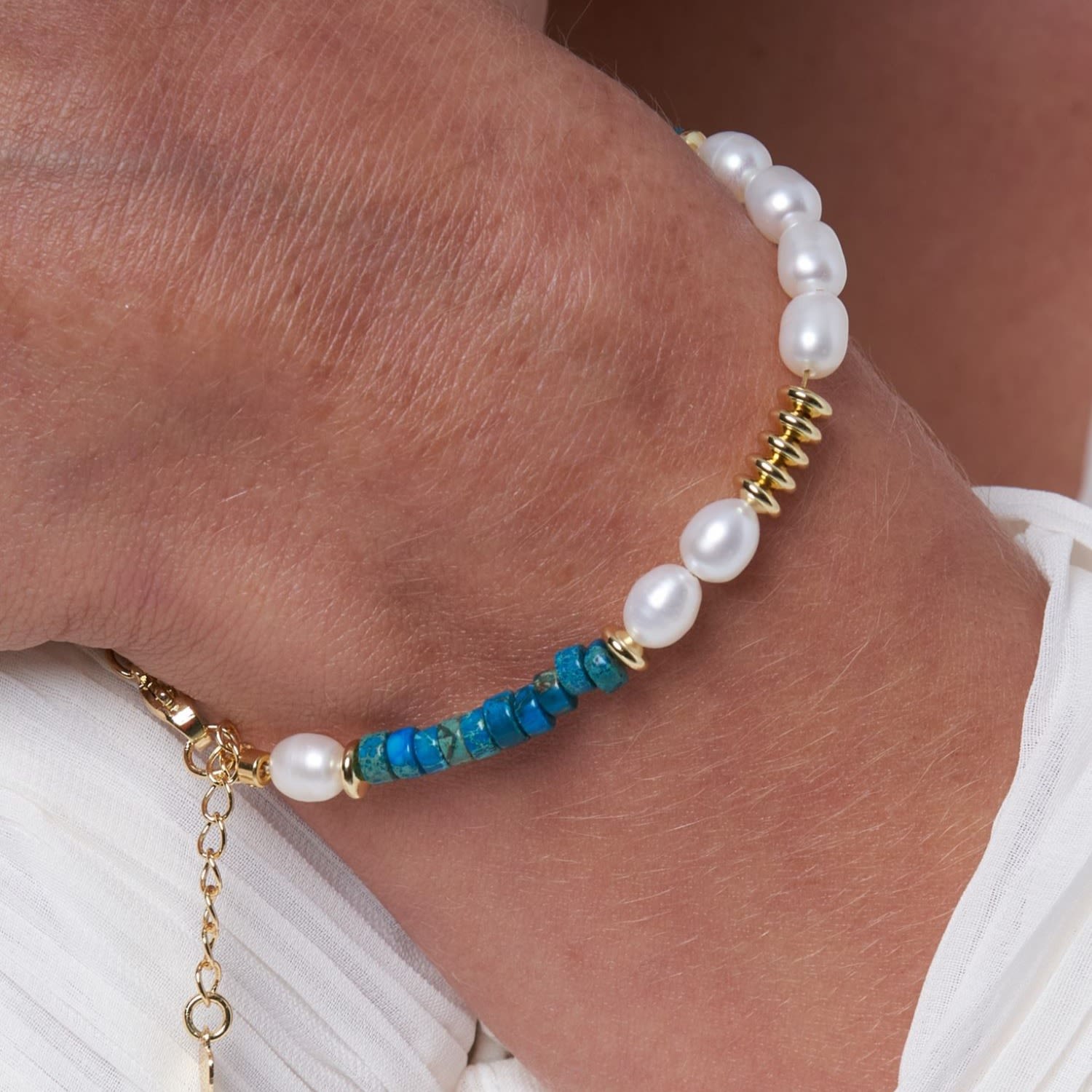 Nova Oval Cultured Freshwater Pearl Bracelet With Blue Jasper & Gold Beads