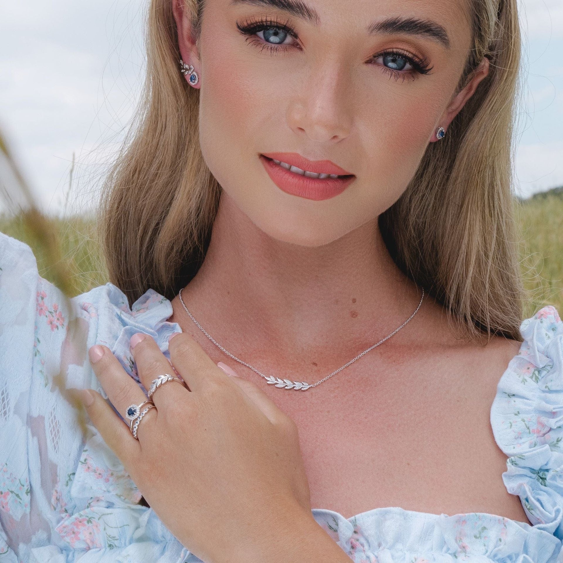 O Leaf Diamond Ring In White Gold