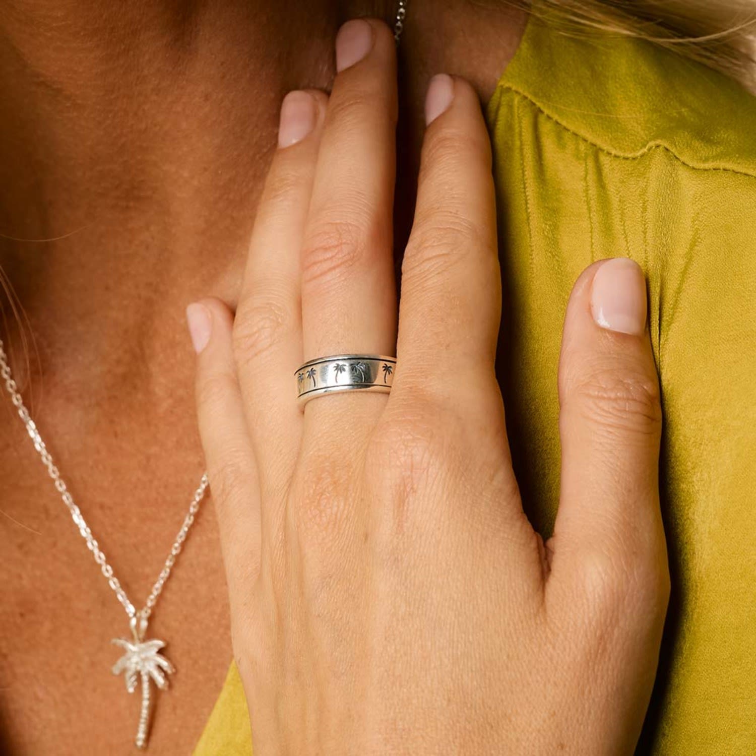 Oasis Palm Silver Spinning Ring