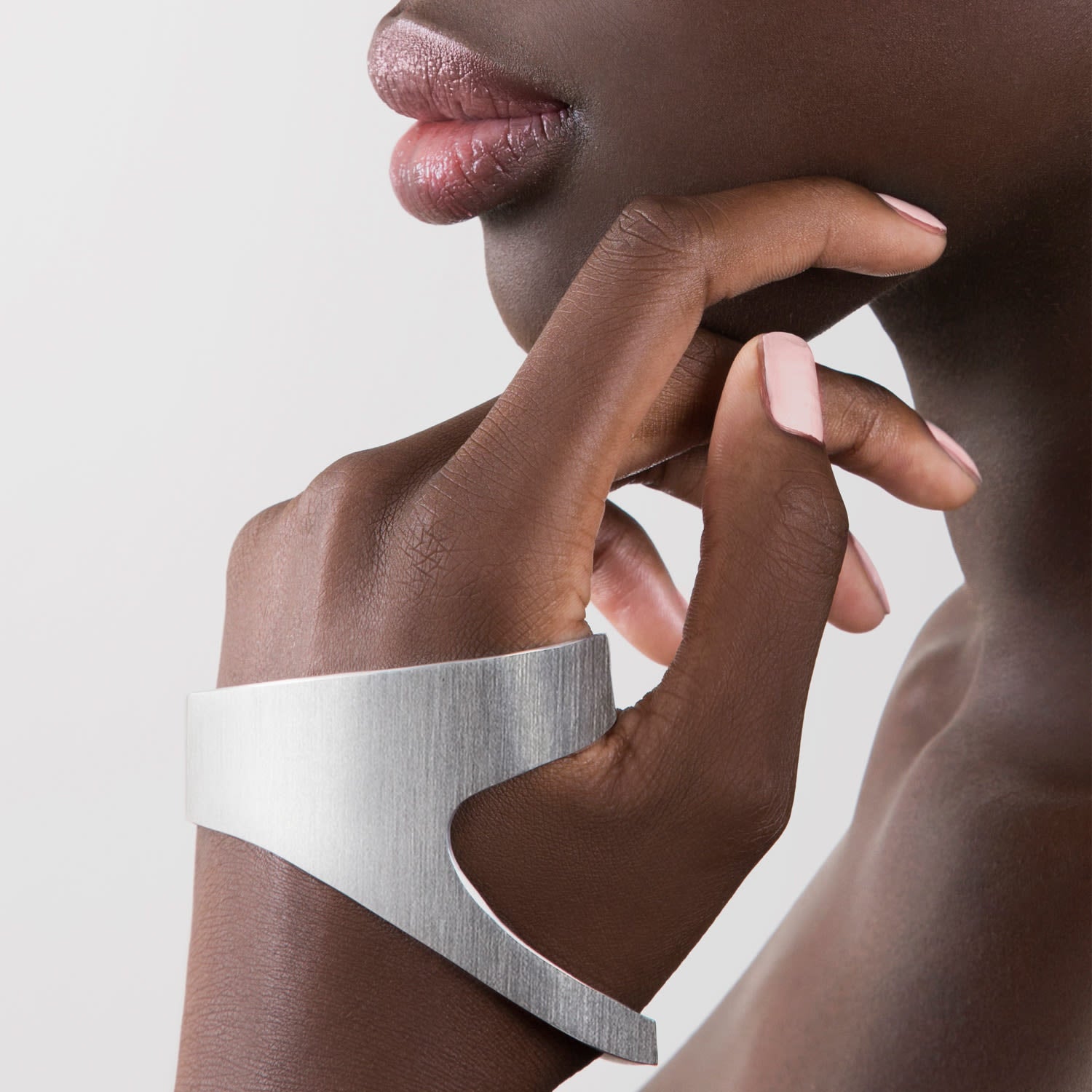 Obsession Palm Cuff – Matte – Left