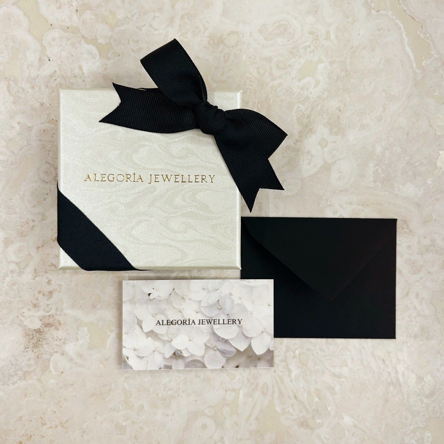 Cleito Duo Necklace - White Pearl