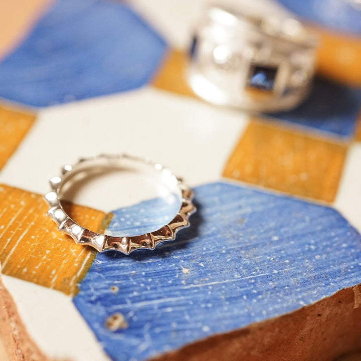 organic-ridge-band-ring-sterling-silver-daisy-london